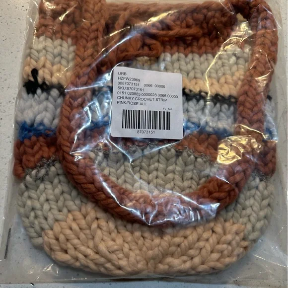 NWT, UO Kimchi Blue chunky crochet striped hobo bag - Picture 3 of 12